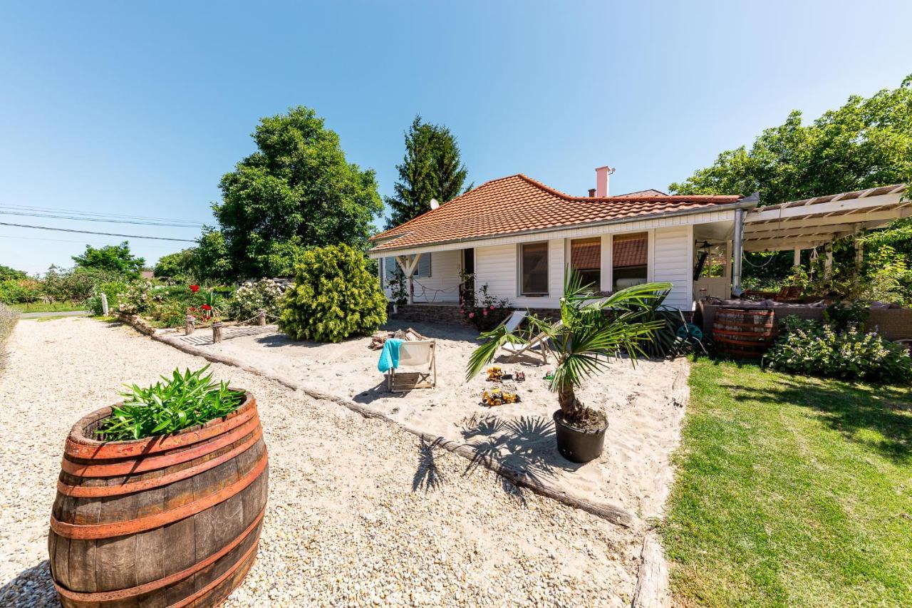 Berrybay Holidayhome Balatonkeresztúr Exteriör bild
