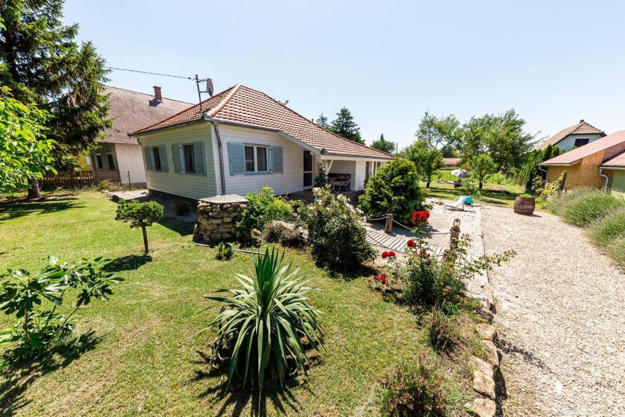 Berrybay Holidayhome Balatonkeresztúr Exteriör bild